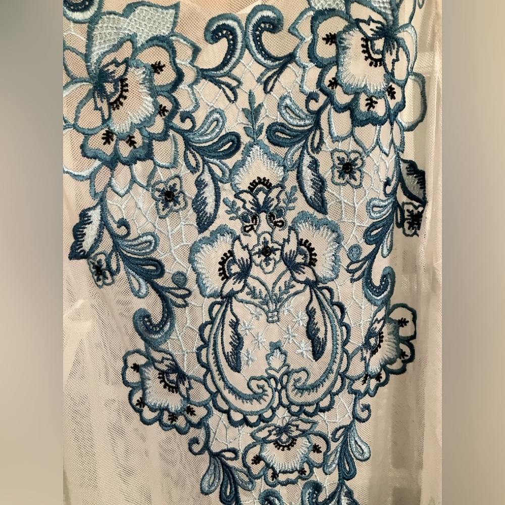 WHBM embroidered sheer shell - Picture 5 of 6